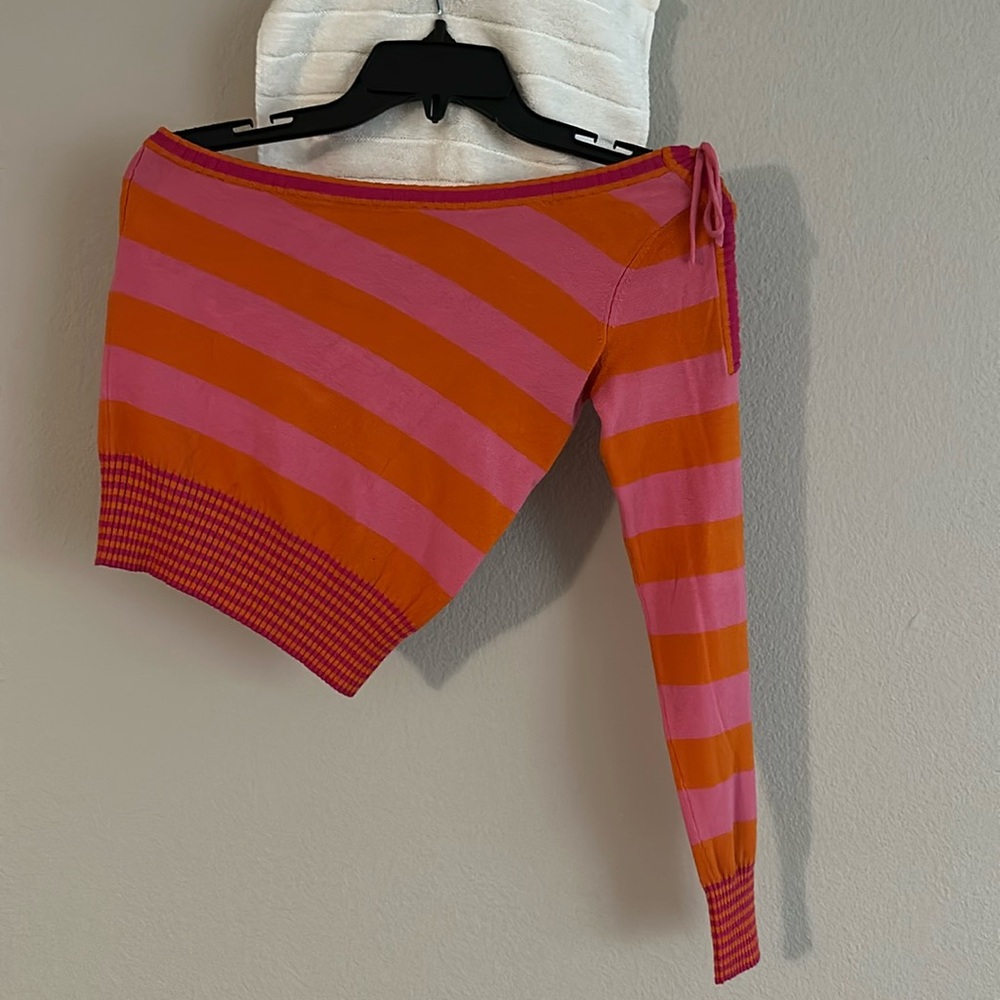 Cute top not sure what brand
M
Clean out closet 
Smoke free & pet free home